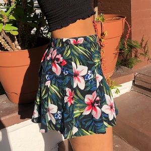 Floral mini skirt (separate leg pockets)